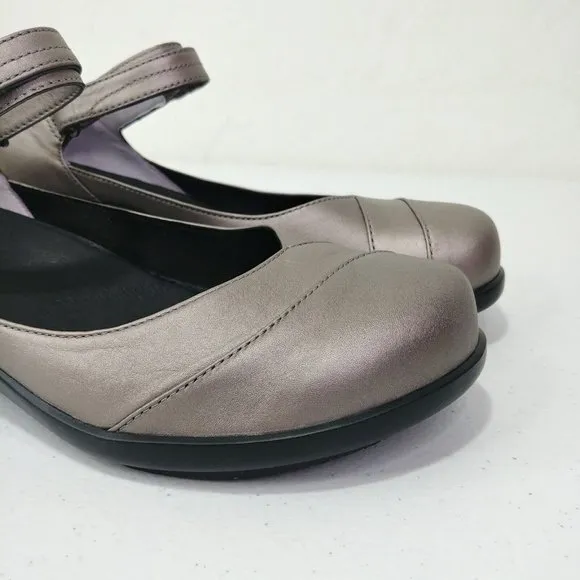 ARAVON Maya Leather Mary Jane Pumps Clogs Excellent Condition Women's Si…