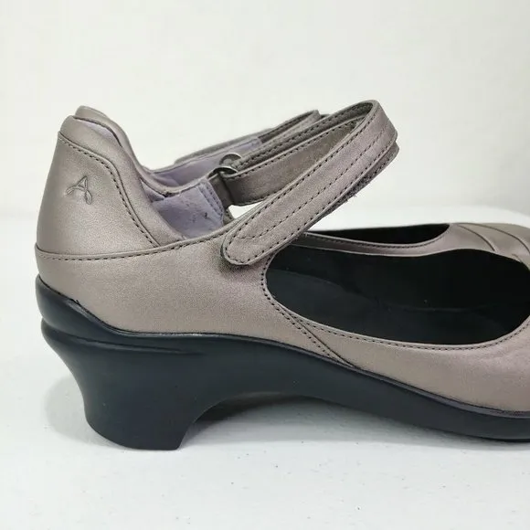 ARAVON Maya Leather Mary Jane Pumps Clogs Excellent Condition Women's Si…