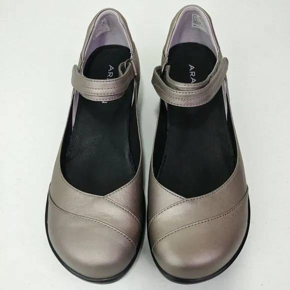 ARAVON Maya Leather Mary Jane Pumps Clogs Excellent Condition Women's Si…