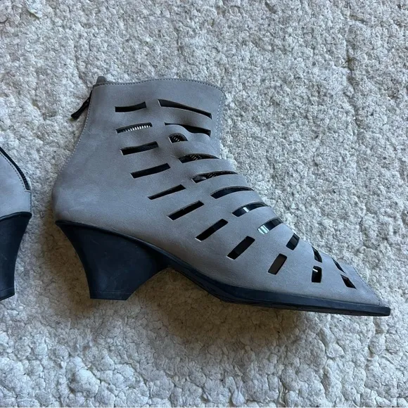 Arche Women Soft Gray Suede Lazer Cut Back Zipper Closure Peep Toe Kitten Heels