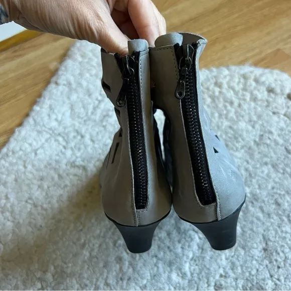 Arche Women Soft Gray Suede Lazer Cut Back Zipper Closure Peep Toe Kitten Heels