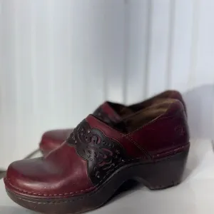 Ariat Red Leather Embroidered Western Clogs Size 9.5B Boho Cowgirl Mule Shoes