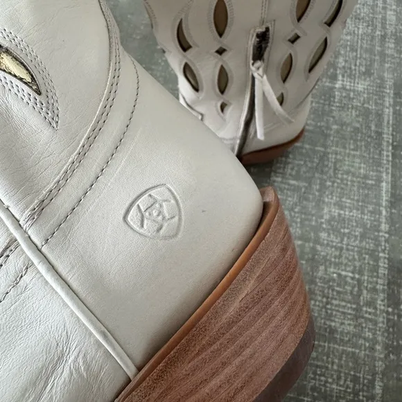 ARIAT Saylor StretchFit Western Boot in Blanco