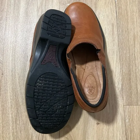 ARIAT Tan Leather Barn Clogs Western