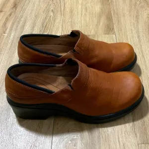 ARIAT Tan Leather Barn Clogs Western