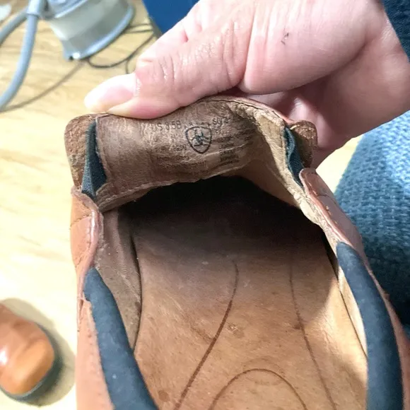 ARIAT Tan Leather Barn Clogs Western