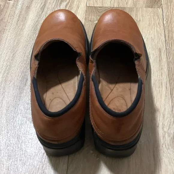 ARIAT Tan Leather Barn Clogs Western