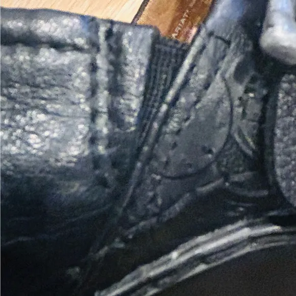 Ariat Women’s Black Leather Clogs Size 9.5 | Textured Buckle Slip-On | NWOT