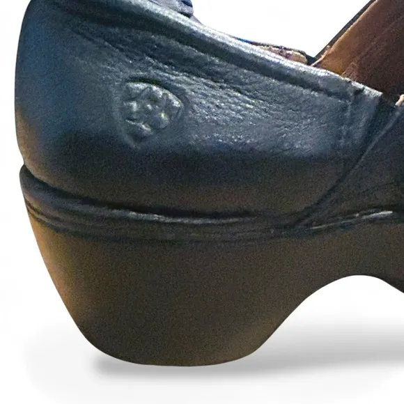 Ariat Women’s Black Leather Clogs Size 9.5 | Textured Buckle Slip-On | NWOT