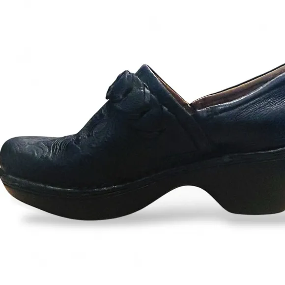 Ariat Women’s Black Leather Clogs Size 9.5 | Textured Buckle Slip-On | NWOT