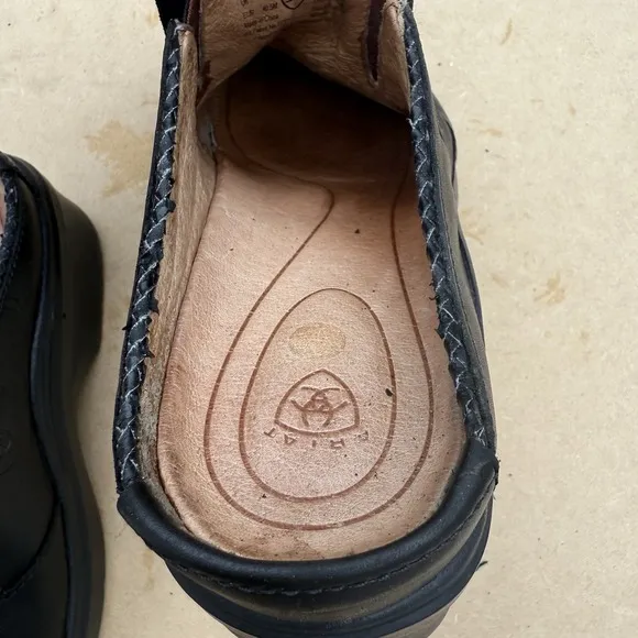 Ariat Womens Clog US 9.5 B Black Leather Barn Mules Tasseled Beads EUC