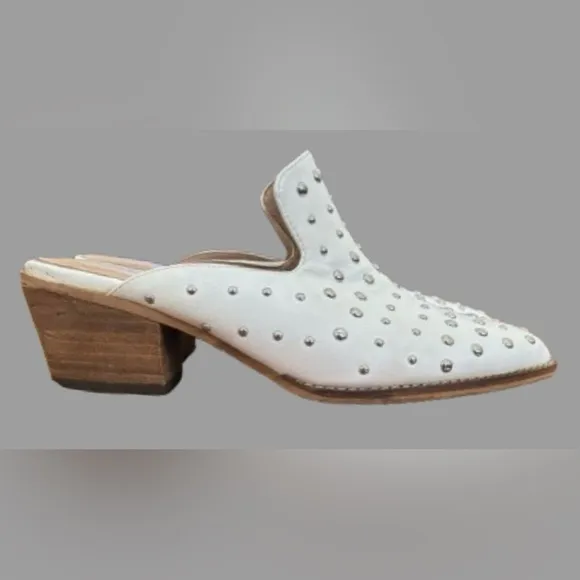 ARider Girl white western style studded mules w 2” heels SZ 7