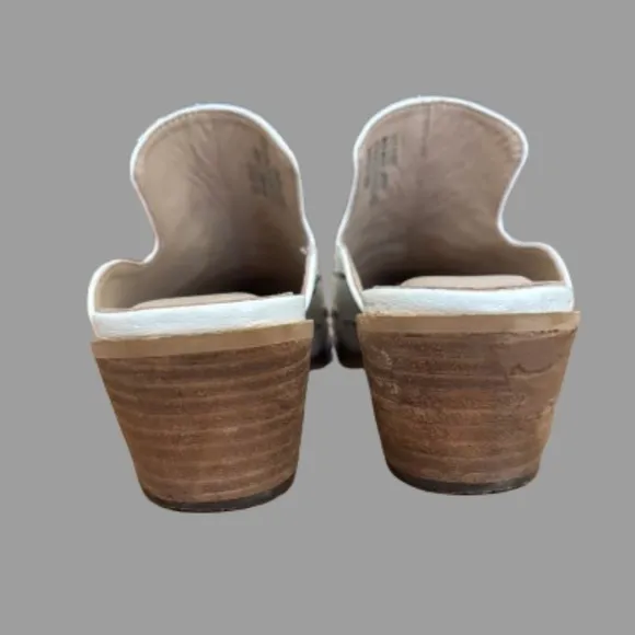 ARider Girl white western style studded mules w 2” heels SZ 7