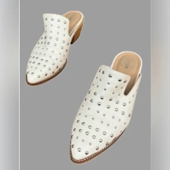 ARider Girl white western style studded mules w 2” heels SZ 7