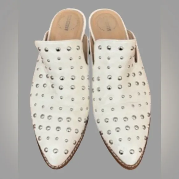 ARider Girl white western style studded mules w 2” heels SZ 7
