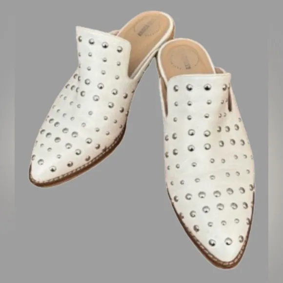 ARider Girl white western style studded mules w 2” heels SZ 7