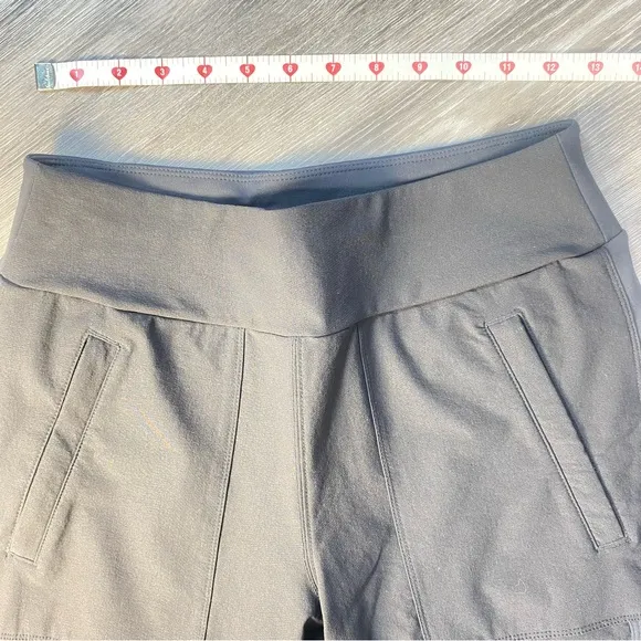 Athleta Headlands Hybrid Cargo Pants Size 8 Black Stretch Utility Leggings