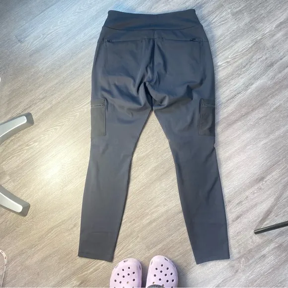 Athleta Headlands Hybrid Cargo Pants Size 8 Black Stretch Utility Leggings