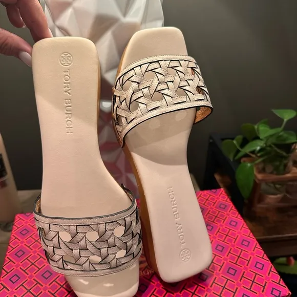 Authentic Brand new Tory Burch Basketweave Clog _newcream size 9