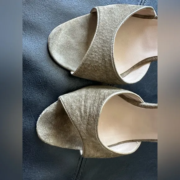 Authentic MANOLO BLAHNIK Green Suede Slingback Pumps Heels Shoes 38.5