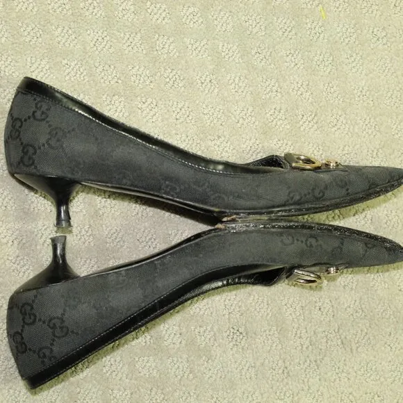 AUTHENTICATED Gucci Women's Size 8M Black Logo Kitten Heels