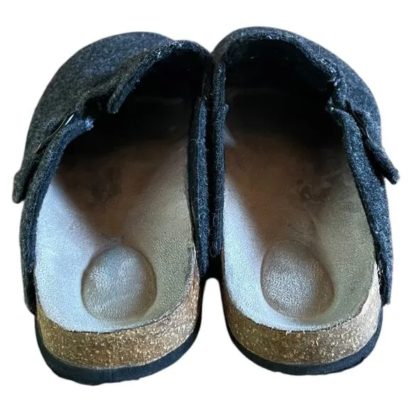 Axxiom Womens Slip On Clogs Grey Wool Size 11 Fuzzy Comfort Slippers
