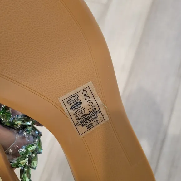 AZALEA WANG FALKEN GREEN SANDAL SIZE 7.5 NWOT