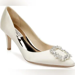Badgley Mischka Carrie Cream Satin Kitten Heel Pump Heels Size 7.5