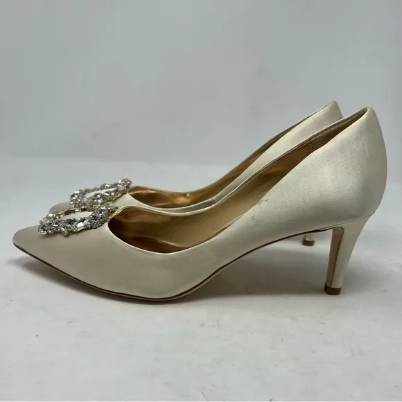 Badgley Mischka Carrie Cream Satin Kitten Heel Pump Heels Size 7.5