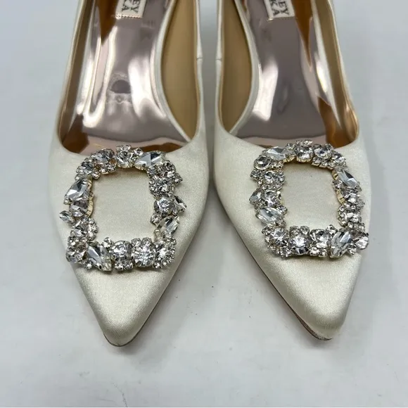Badgley Mischka Carrie Cream Satin Kitten Heel Pump Heels Size 7.5