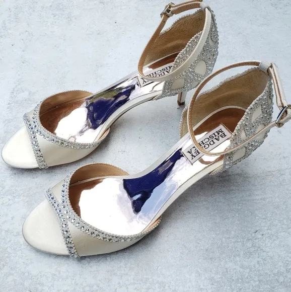 Badgley Mischka Gillian Jeweled Ivory Satin Dress Sandal Heels Sz 8 Bride