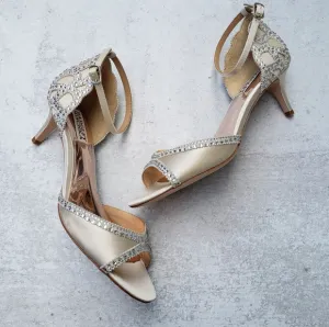 Badgley Mischka Gillian Jeweled Ivory Satin Dress Sandal Heels Sz 8 Bride