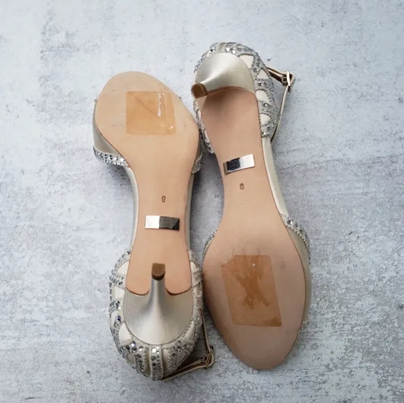 Badgley Mischka Gillian Jeweled Ivory Satin Dress Sandal Heels Sz 8 Bride