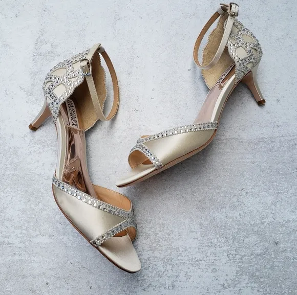 Badgley Mischka Gillian Jeweled Ivory Satin Dress Sandal Heels Sz 8 Bride