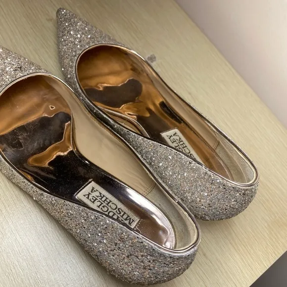 Badgley Mischka Heels glitter champagne size 6 EUC