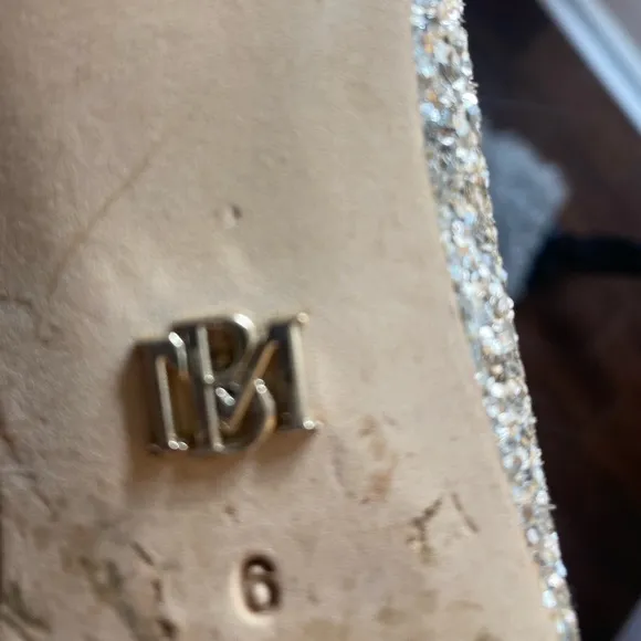 Badgley Mischka Heels glitter champagne size 6 EUC