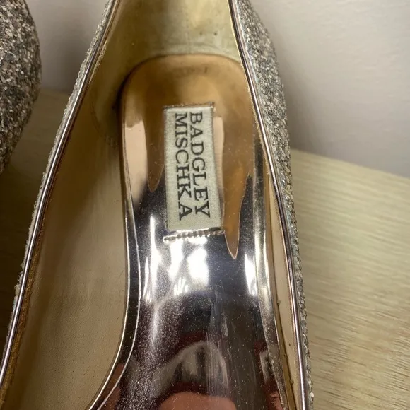 Badgley Mischka Heels glitter champagne size 6 EUC
