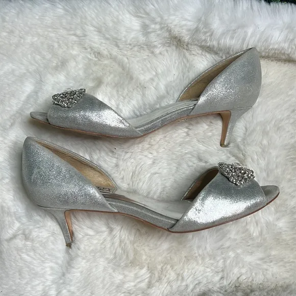 Badgley Mischka Metallic silver Kitten Heels w/ Crystal embellishment SZ 8