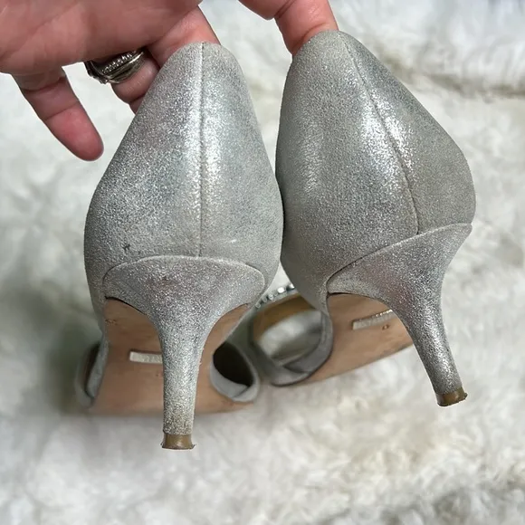 Badgley Mischka Metallic silver Kitten Heels w/ Crystal embellishment SZ 8