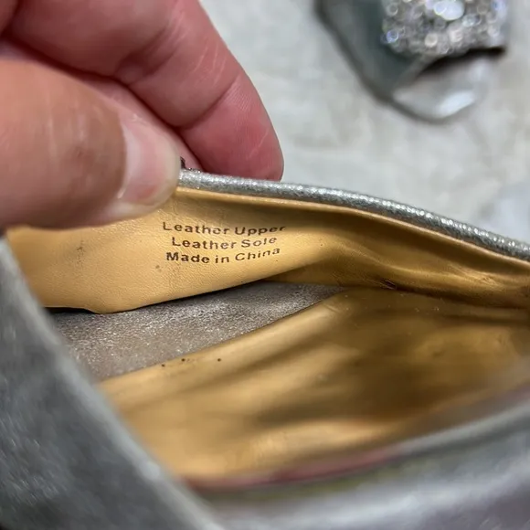 Badgley Mischka Metallic silver Kitten Heels w/ Crystal embellishment SZ 8