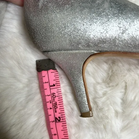 Badgley Mischka Metallic silver Kitten Heels w/ Crystal embellishment SZ 8