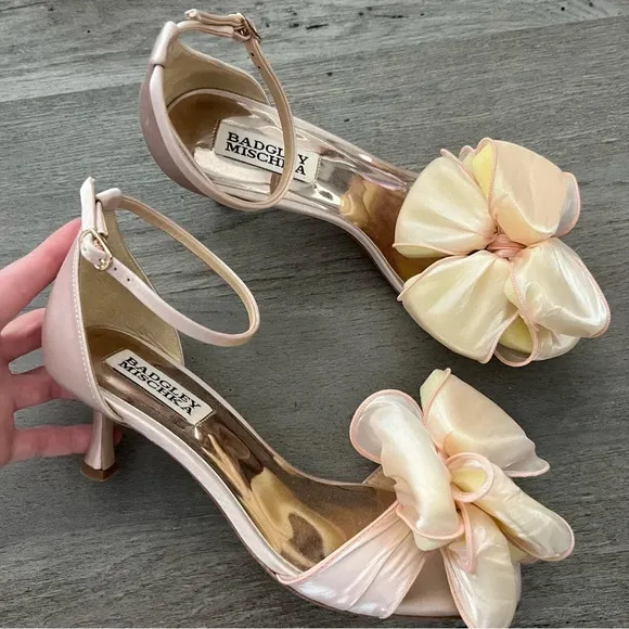Badgley Mischka Nelly Bowed Kitten Heels in Pink