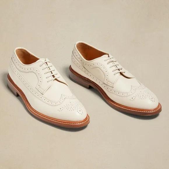 Banana Republic Cream Oxfords with Wingtip Brogue Detailing Women