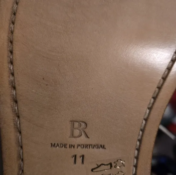 Banana Republic Cream Oxfords with Wingtip Brogue Detailing Women