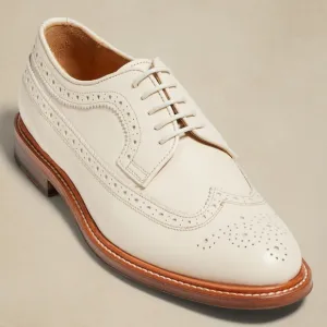 Banana Republic Cream Oxfords with Wingtip Brogue Detailing Women