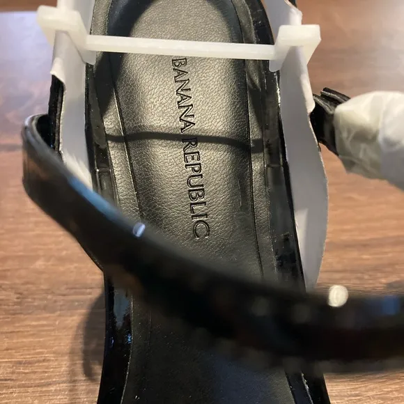 BANANA REPUBLIC Cross Halter Madis Black Patent 3-3/4” Slingback Heels Size 6.5