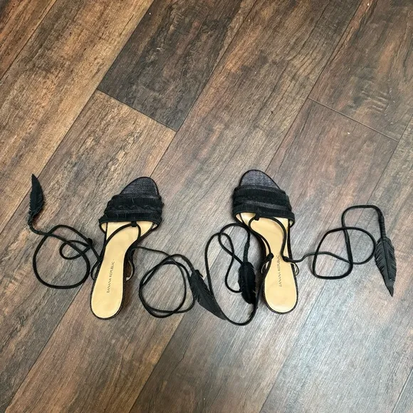 Banana Republic Kitten Heels in Size 6