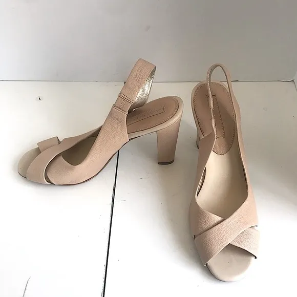Banana Republic Leather Slingback Shoes. Size 9