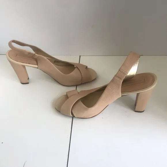Banana Republic Leather Slingback Shoes. Size 9