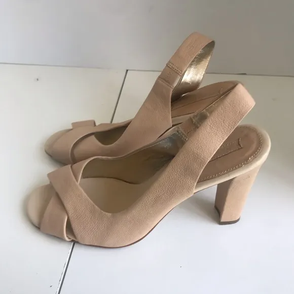Banana Republic Leather Slingback Shoes. Size 9